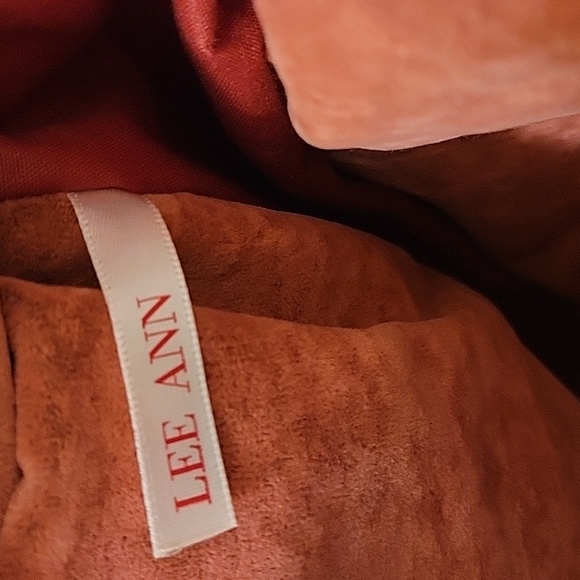 Handmade sueded messenger bag with embroidery - Picture 9 of 9